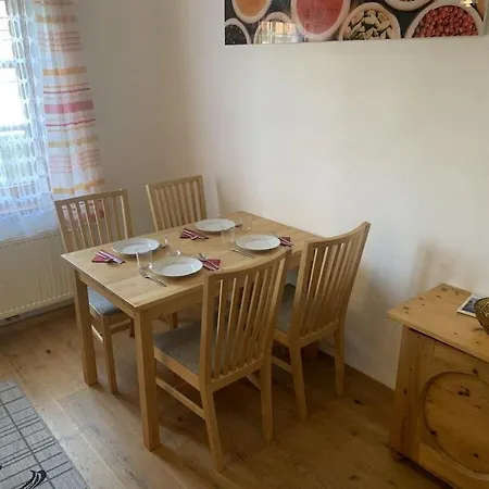 With 2 Bedrooms Semesterbostad